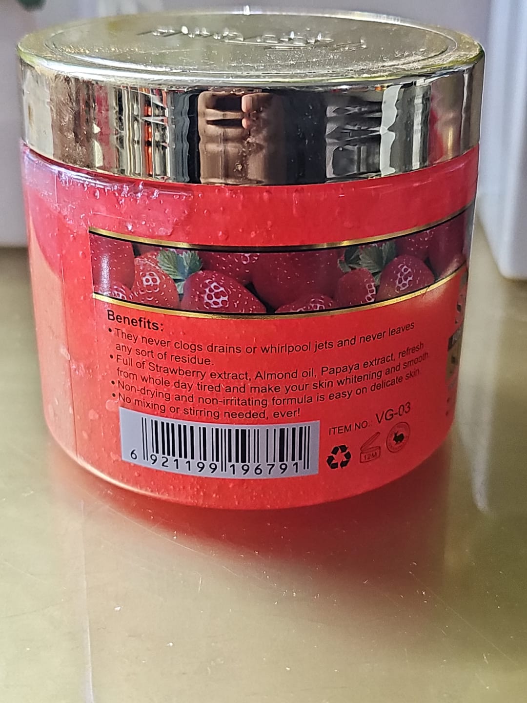 Veet gold strawberry face & body sugar scrub 450g