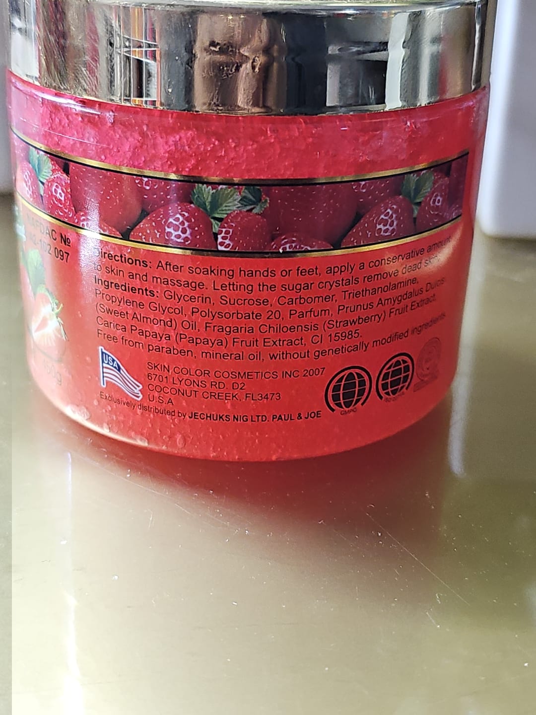 Veet gold strawberry face & body sugar scrub 450g