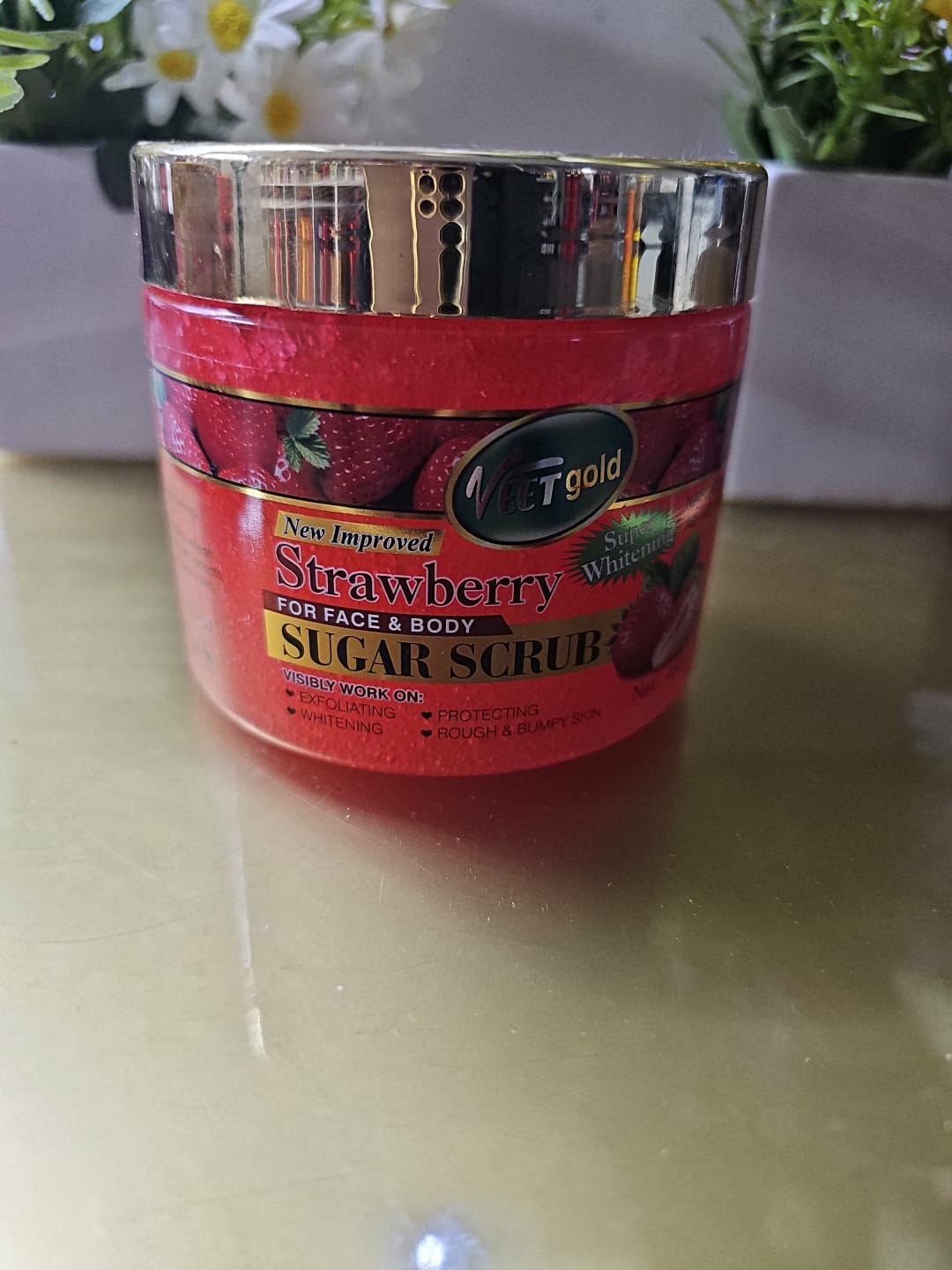Veet gold strawberry face & body sugar scrub 450g