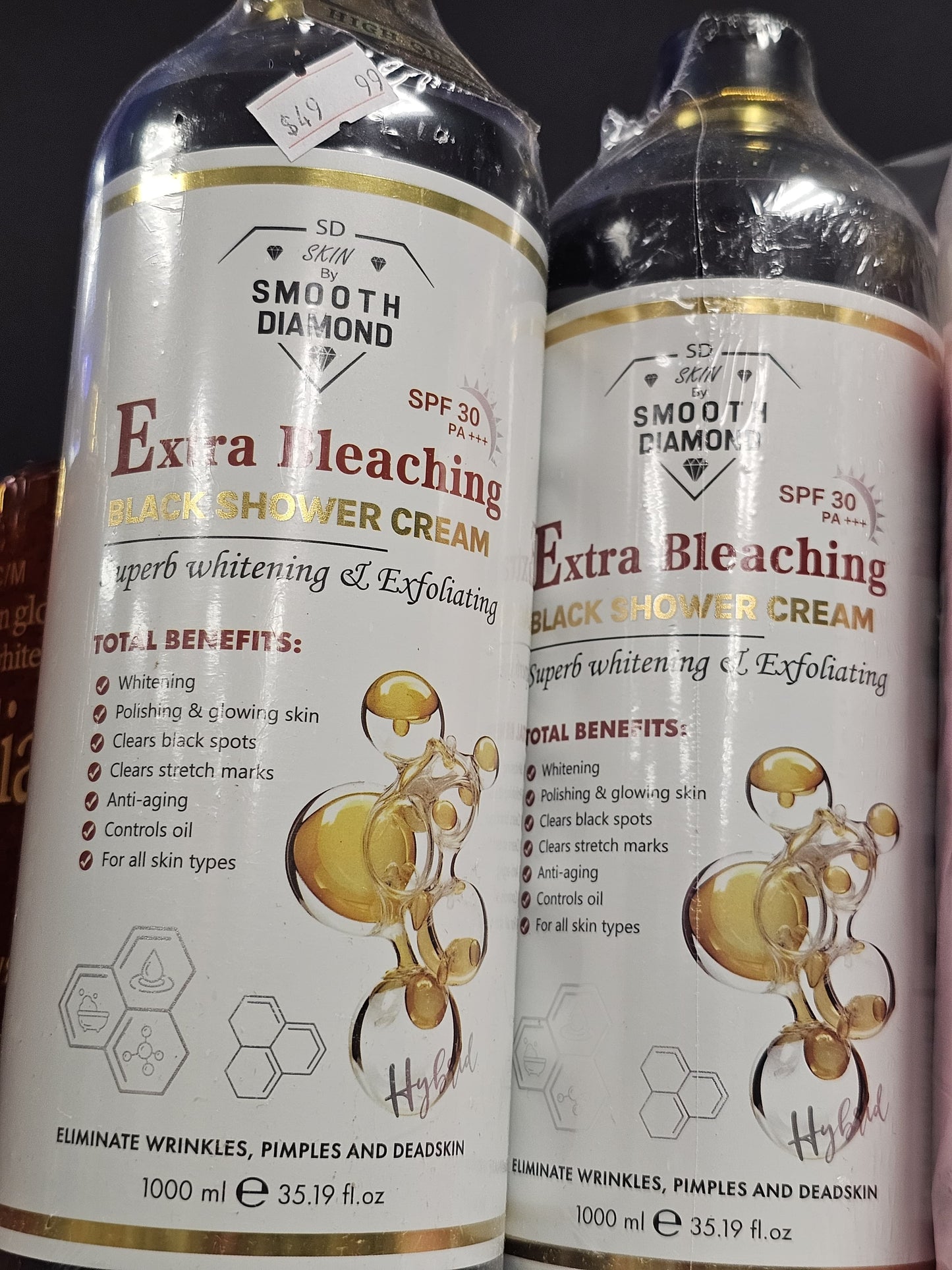 Smooth Diamond Extra Bleaching Black Shower Cream