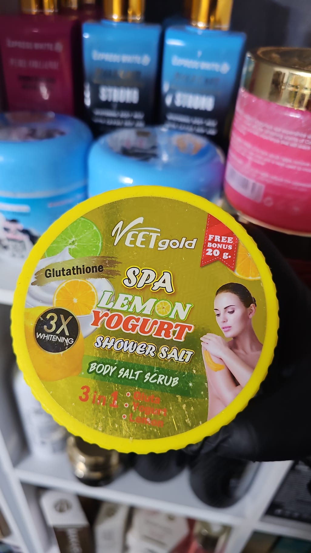 Veet gold spa lemon yoghurt 3 in 1 body salt scrub 720g